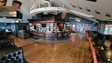 12-14 Alder Rd, Londonderry for lease Interior Photo- Image 2 of 6