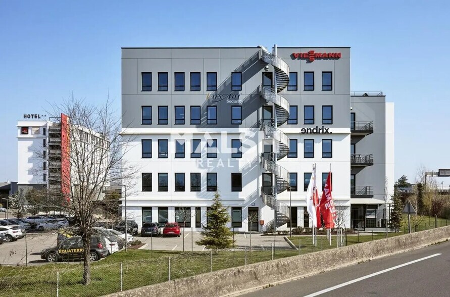 Bureau dans Saint-Priest à louer - Photo du bâtiment - Image 2 de 10