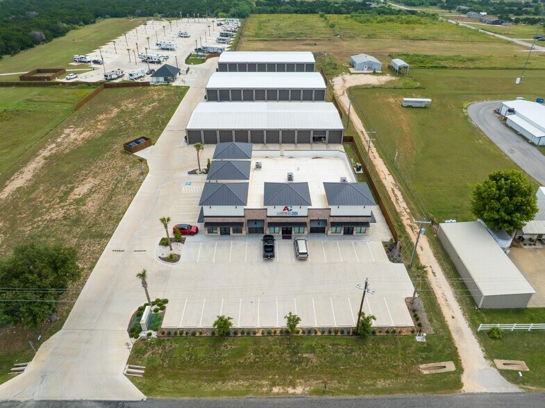 5536 FM 933 #101, Whitney, TX à louer - Photo du bâtiment - Image 2 de 23