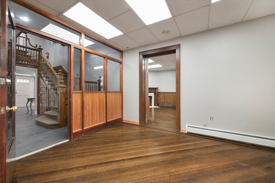 295 Montgomery St, Bloomfield, NJ à louer - Photo du bâtiment - Image 2 de 41