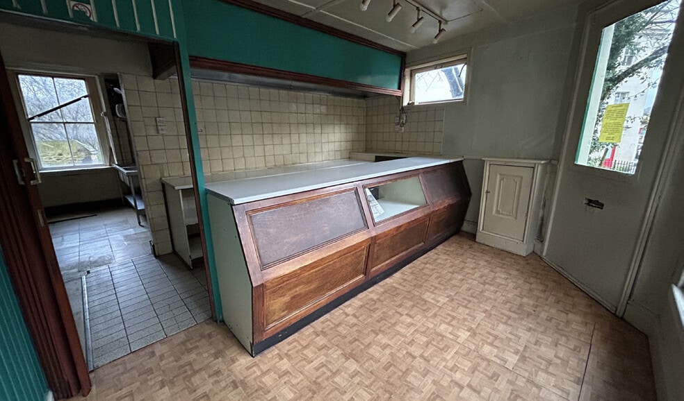 140 Walcot St, Bath for lease - Interior Photo - Image 2 of 3