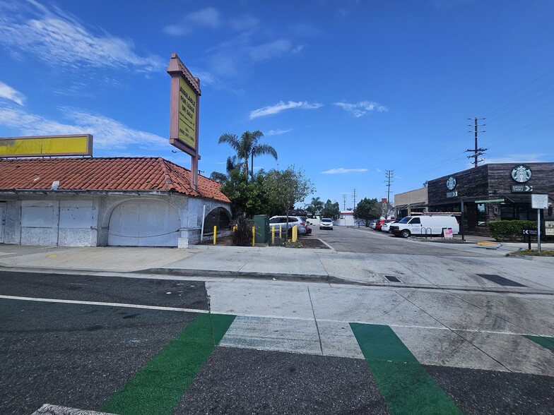 11425 Hawthorne Blvd, Hawthorne, CA for sale - Building Photo - Image 1 of 2