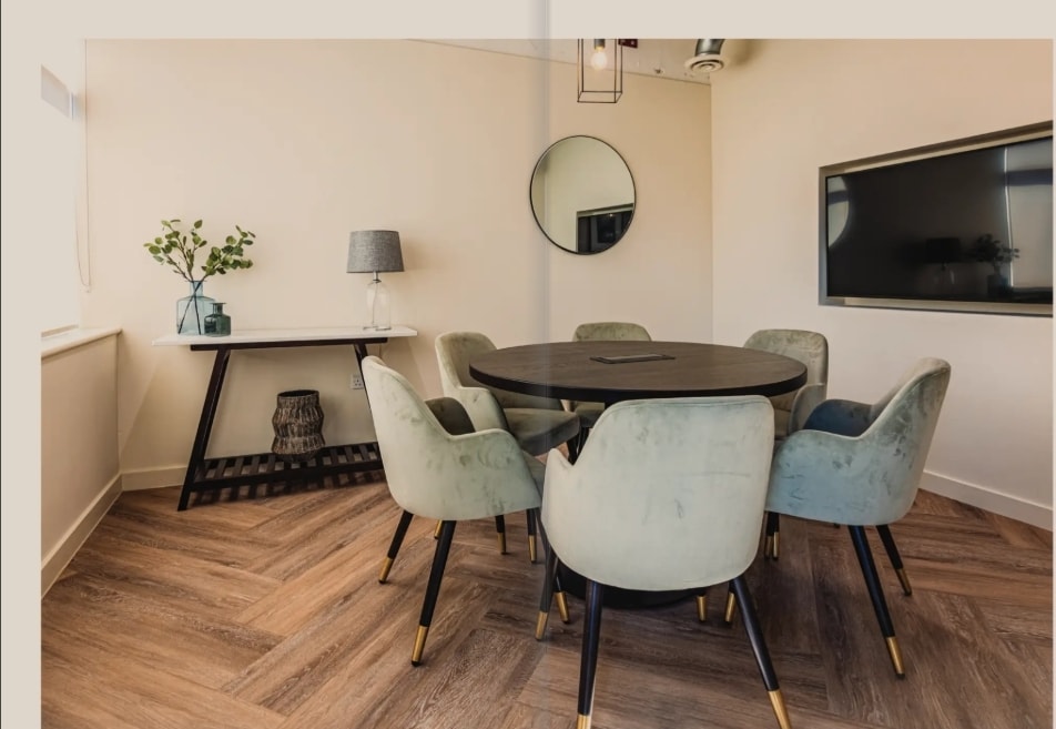 25 Town Sq, Stevenage for lease Interior Photo- Image 1 of 3