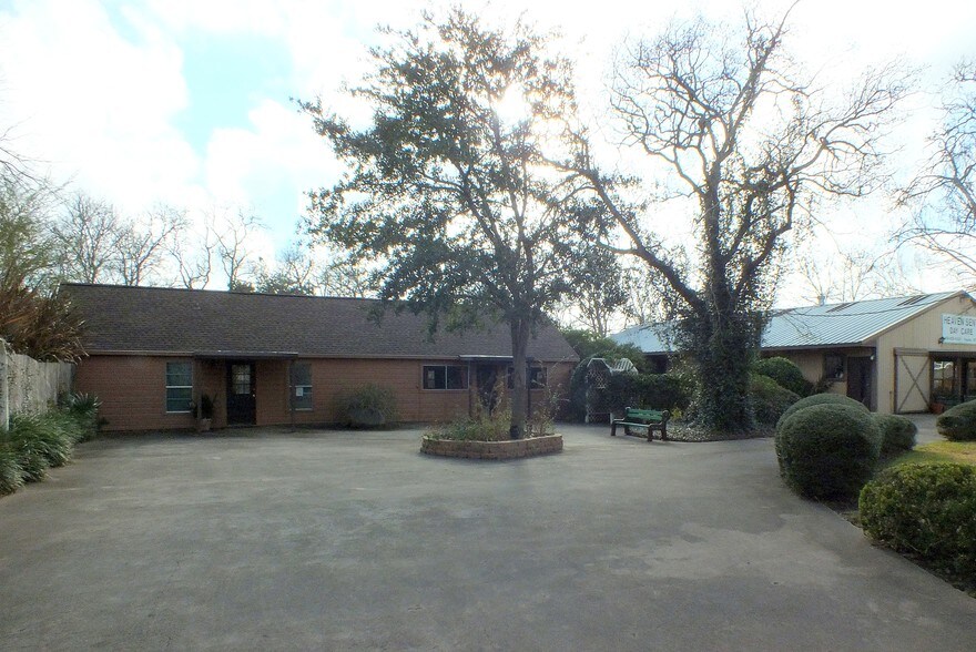 15911 Fir Rd, Santa Fe, TX à vendre - Photo du bâtiment - Image 2 de 12