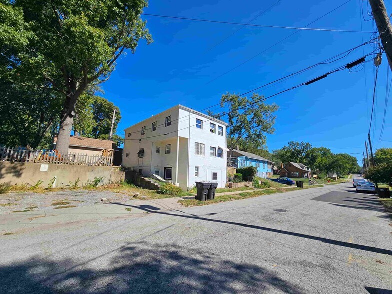 1208 W White Oak St, Independence, MO à vendre - Photo du bâtiment - Image 3 de 18