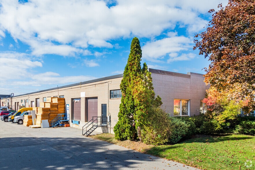 105 Brisbane Rd, Toronto, ON for sale - Primary Photo - Image 1 of 1