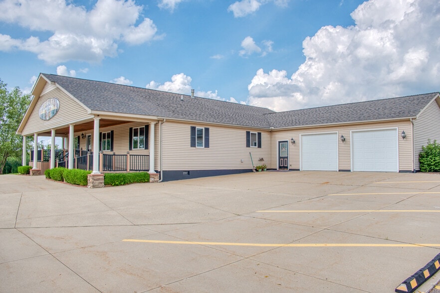 1605 Vandekarr Rd, Owosso, MI for sale - Building Photo - Image 3 of 56