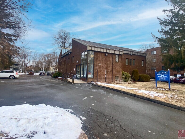 290-294 Collins St, Hartford, CT à louer - Photo du bâtiment - Image 2 de 7