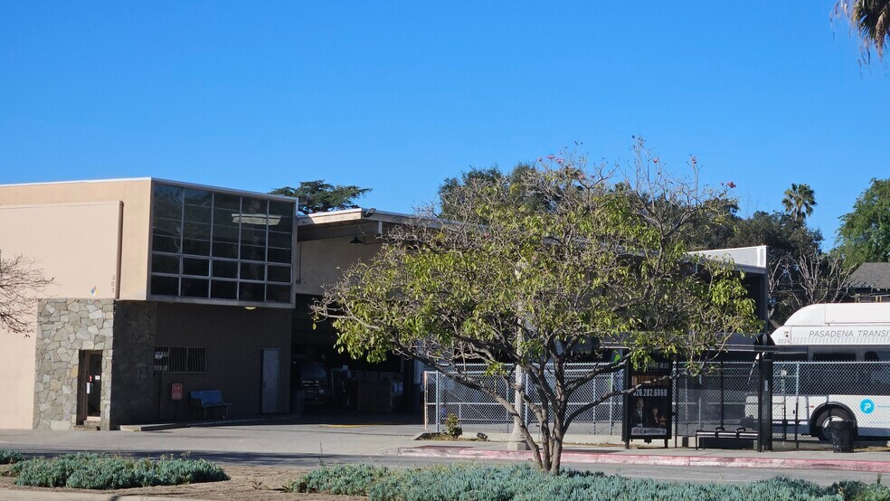 303 N Allen Ave, Pasadena, CA à vendre - Photo du bâtiment - Image 2 de 4