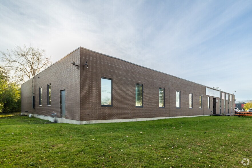 920 Belfast Rd, Ottawa, ON à louer - Photo du bâtiment - Image 3 de 5
