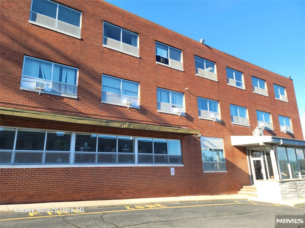 190-210 Sylvan Ave, Englewood Cliffs, NJ à louer Photo intérieure- Image 1 de 4