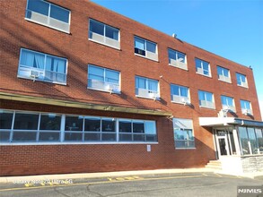 190-210 Sylvan Ave, Englewood Cliffs, NJ à louer Photo intérieure- Image 1 de 4