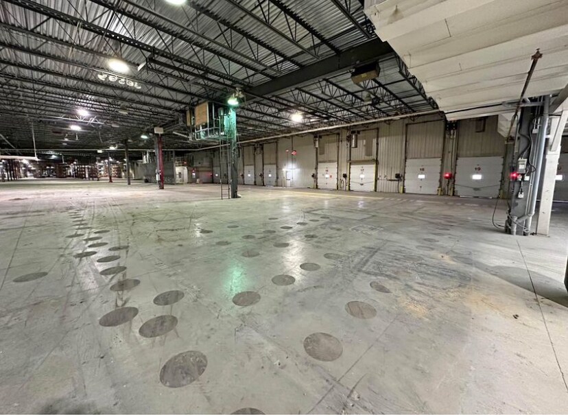 4180 Rue Villeneuve, Lac-megantic, QC à louer Photo du bâtiment- Image 1 de 4