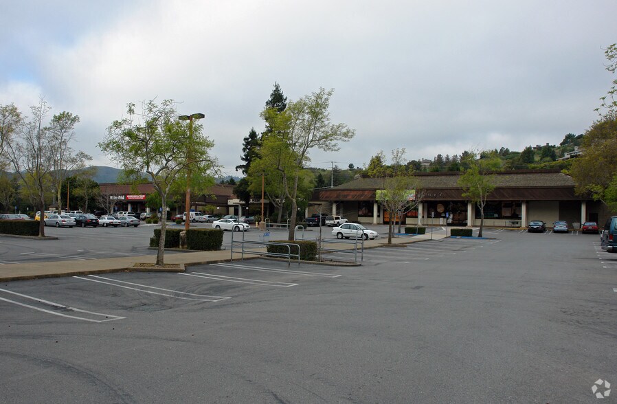 701-765 E Blithedale Ave, Mill Valley, CA for lease - Building Photo - Image 1 of 17