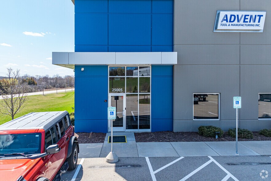 25005 Joe Meier Pky, Salem, WI à louer - Photo du bâtiment - Image 3 de 5