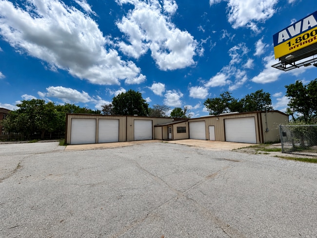 Plus de détails pour 4136 Keller Hicks Rd, Fort Worth, TX - Industriel à louer