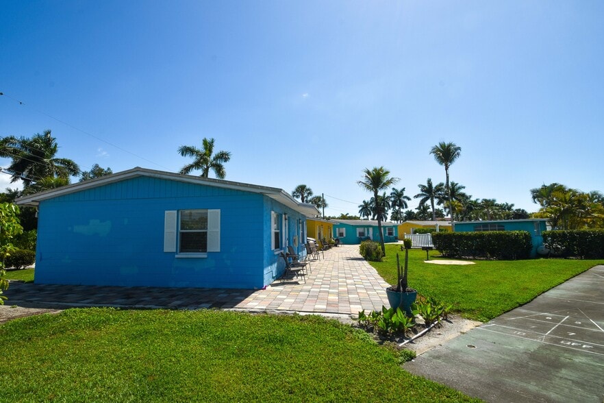 14621 McGregor Blvd, Fort Myers, FL à vendre - Photo du bâtiment - Image 3 de 24