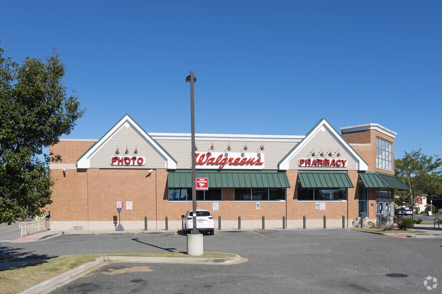 863 Montauk Hwy, Shirley, NY for sale - Building Photo - Image 2 of 16