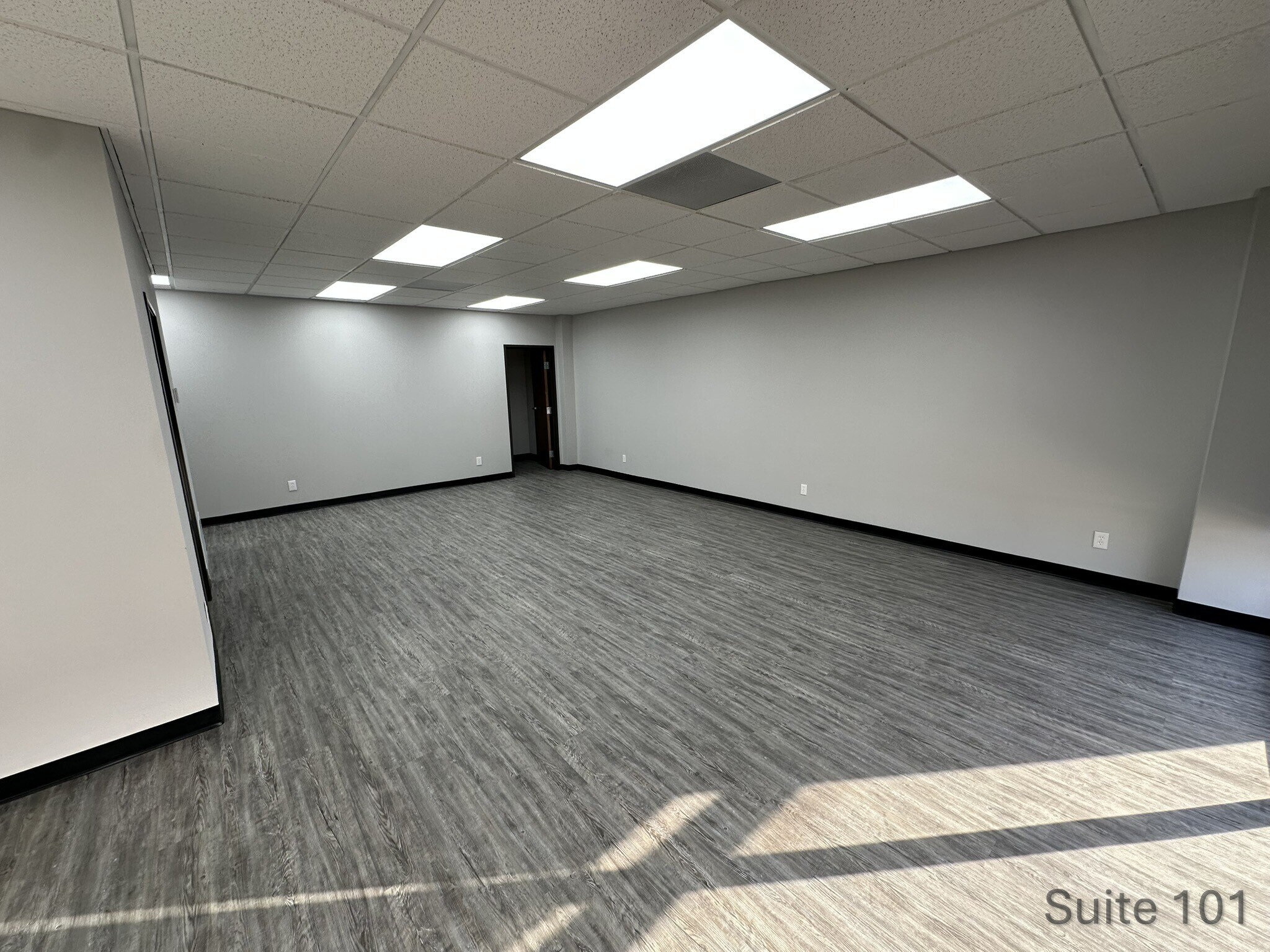 2604 W Marshall Dr, Grand Prairie, TX for lease Interior Photo- Image 1 of 10