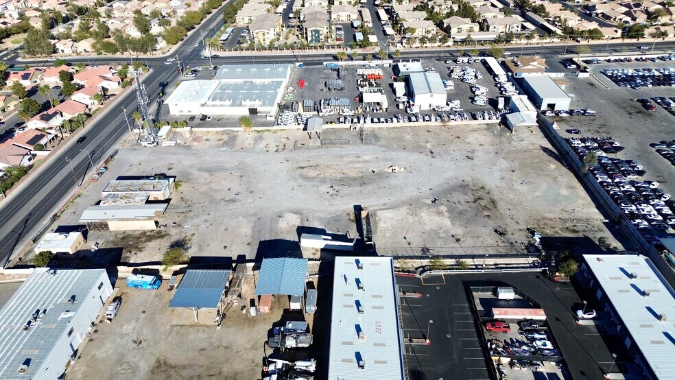 2105 W Gowan Rd, North Las Vegas, NV à vendre - Photo du bâtiment - Image 3 de 5