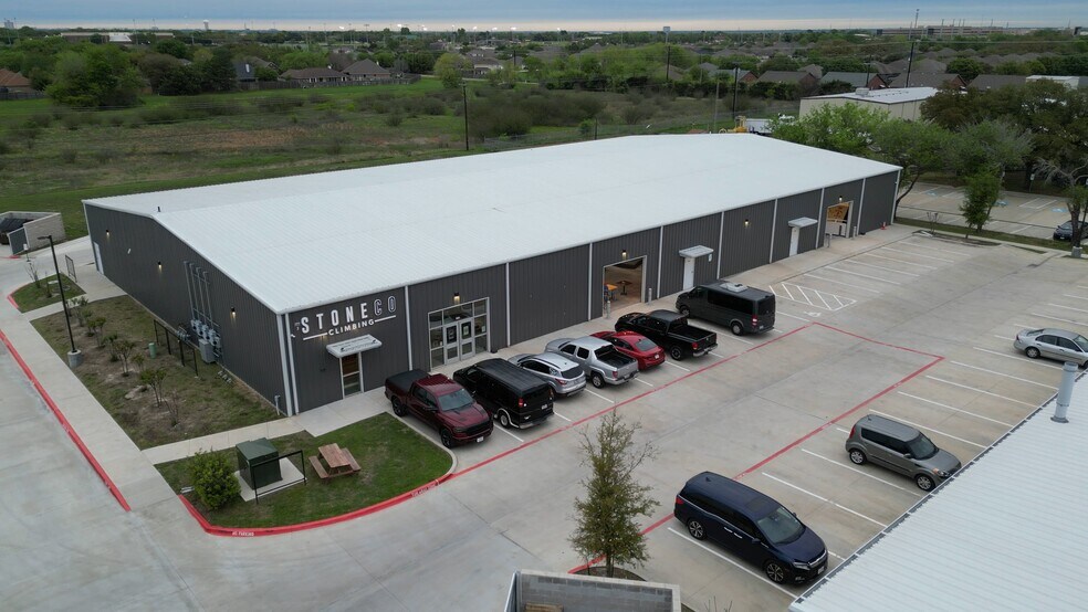 777 Graham Rd, College Station, TX à louer - Vidéo sur l’inscription commerciale - Image 2 de 2