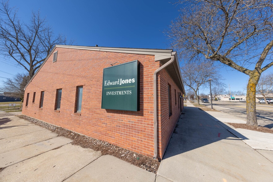 303 W Superior St, Alma, MI for sale - Building Photo - Image 3 of 9