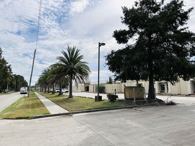 5301 Tullis Dr, New Orleans, LA à vendre - Photo du bâtiment - Image 3 de 11