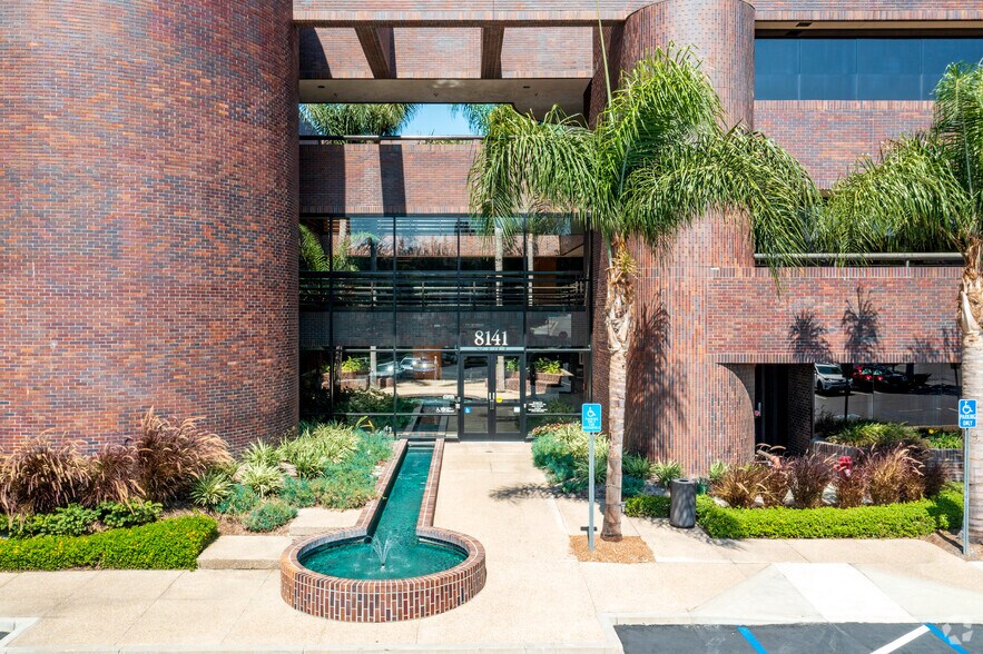 8141 E Kaiser Blvd, Anaheim, CA à louer - Photo du bâtiment - Image 2 de 7