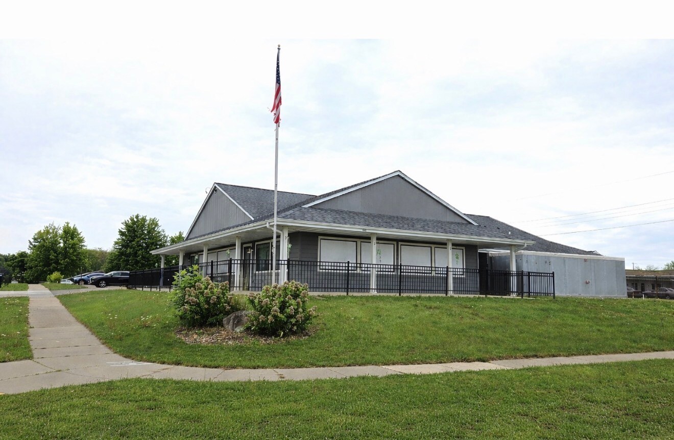 2235 N Clairemont Ave, Eau Claire, WI for sale Primary Photo- Image 1 of 34