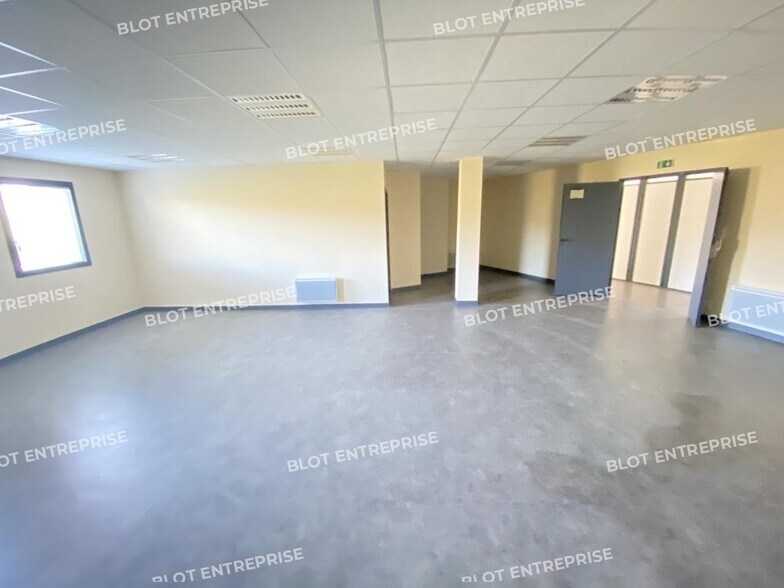 Office in Guipavas for lease - Interior Photo - Image 2 of 6