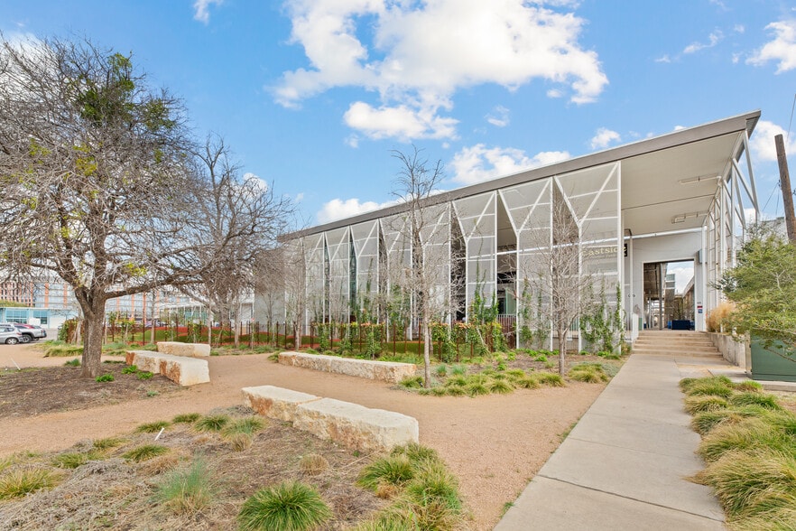 979 Springdale Rd, Austin, TX for lease - Building Photo - Image 1 of 7