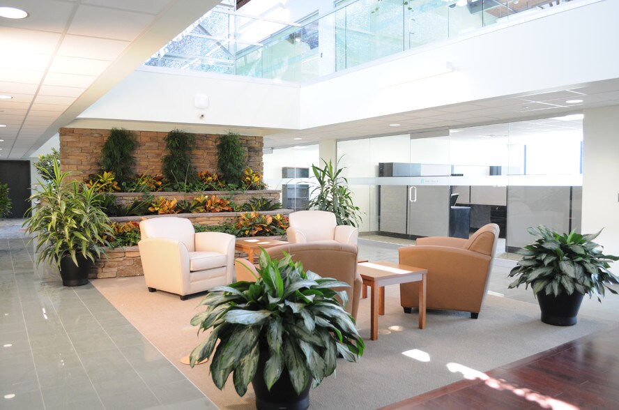 1000 Commerce Park Dr, Williamsport, PA à louer - Photo du bâtiment - Image 2 de 8