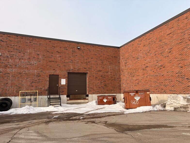 55 Stafford Dr, Brampton, ON à louer - Photo du bâtiment - Image 2 de 5