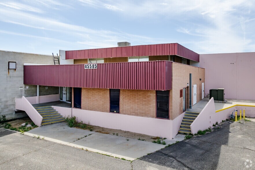 45585 Commerce St, Indio, CA à louer - Photo du bâtiment - Image 2 de 9