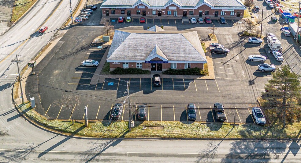 209 Cobequid Rd, Halifax Regional Municipality, NS for lease - Primary Photo - Image 1 of 2