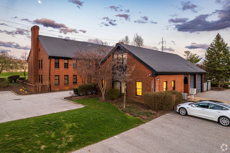 4051 Whipple Ave NW, North Canton, OH for lease - Primary Photo - Image 1 of 49