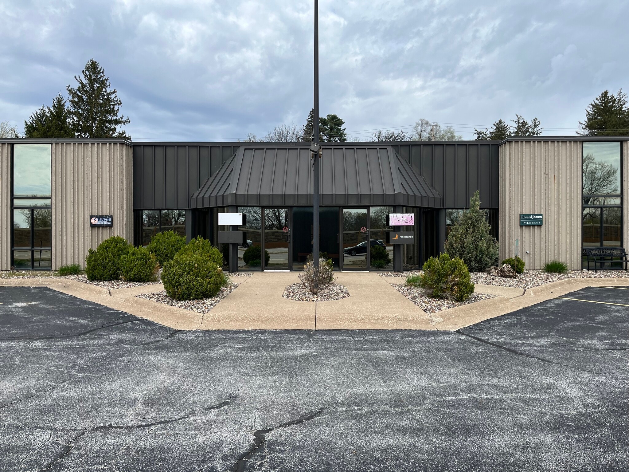 4900 38th Ave, Moline, IL à louer Photo intérieure- Image 1 de 4