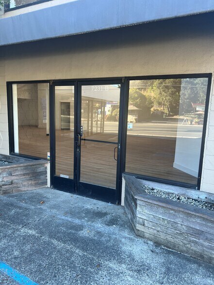 7231 Healdsburg Ave, Sebastopol, CA à louer - Photo du bâtiment - Image 2 de 11