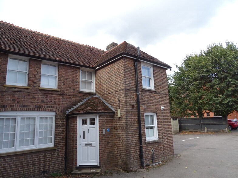 4 Southdown Rd, Harpenden à louer - Photo du bâtiment - Image 3 de 9