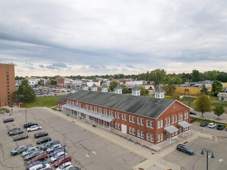 322 Broadway St, Mount Pleasant, MI à vendre - Photo principale - Image 1 de 24