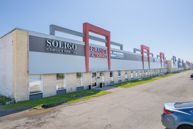 Plus de détails pour 650-840 Boul Du Curé-Boivin, Boisbriand, QC - Local d'activités à louer