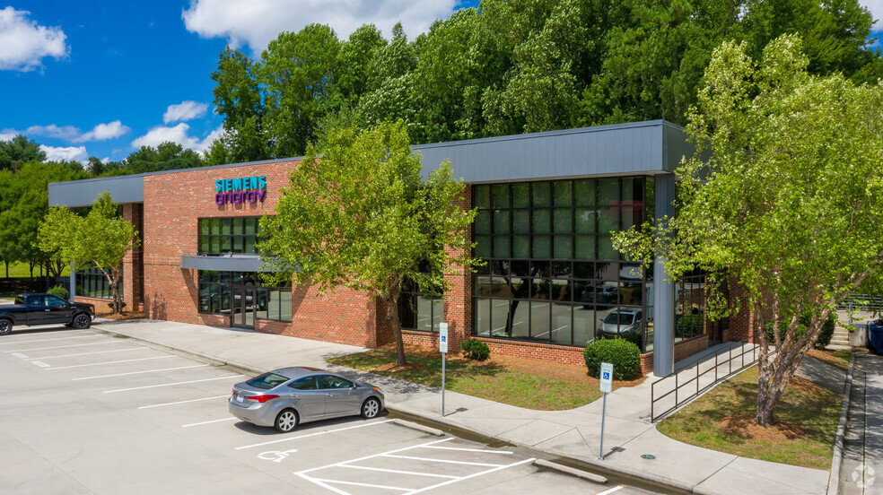 8841 Wadford Dr, Raleigh, NC for lease - Primary Photo - Image 1 of 26