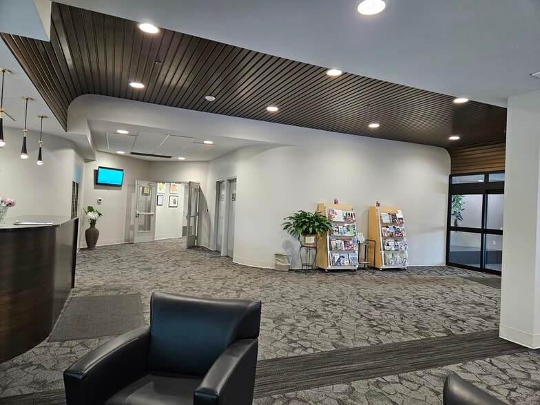 515 N Washington Ave, Saginaw, MI for lease - Building Photo - Image 3 of 10