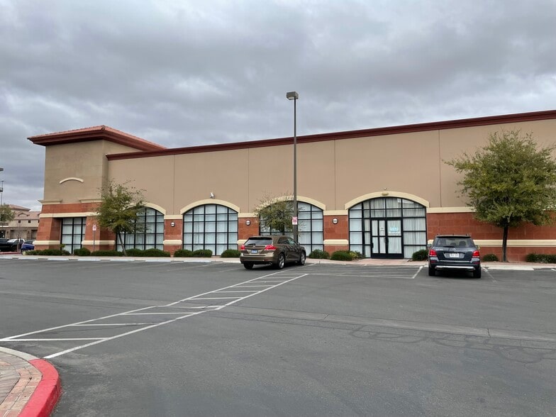 7091 W Craig Rd, Las Vegas, NV à louer - Photo du bâtiment - Image 3 de 26