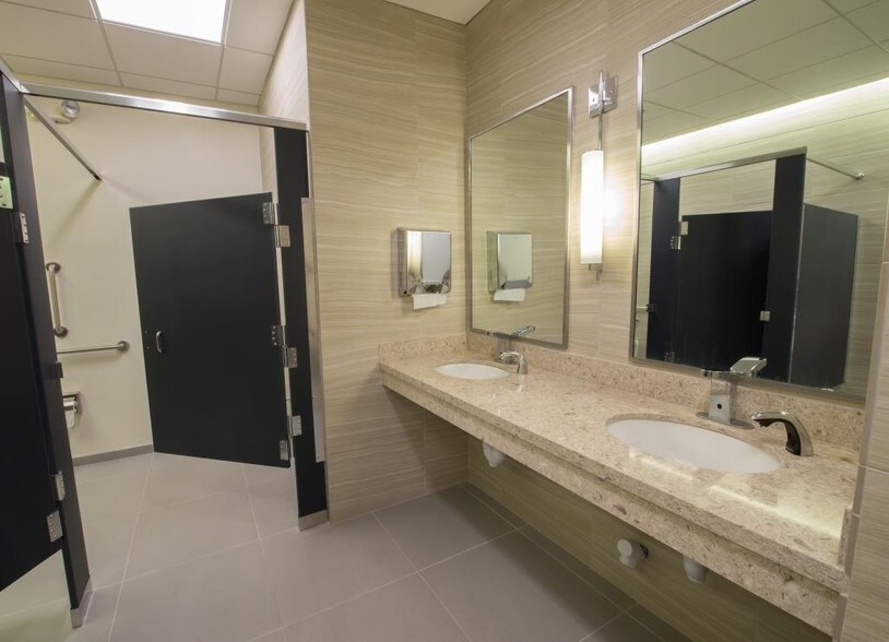 8210 University Executive Park Dr, Charlotte, NC à louer - Photo intérieure - Image 2 de 16