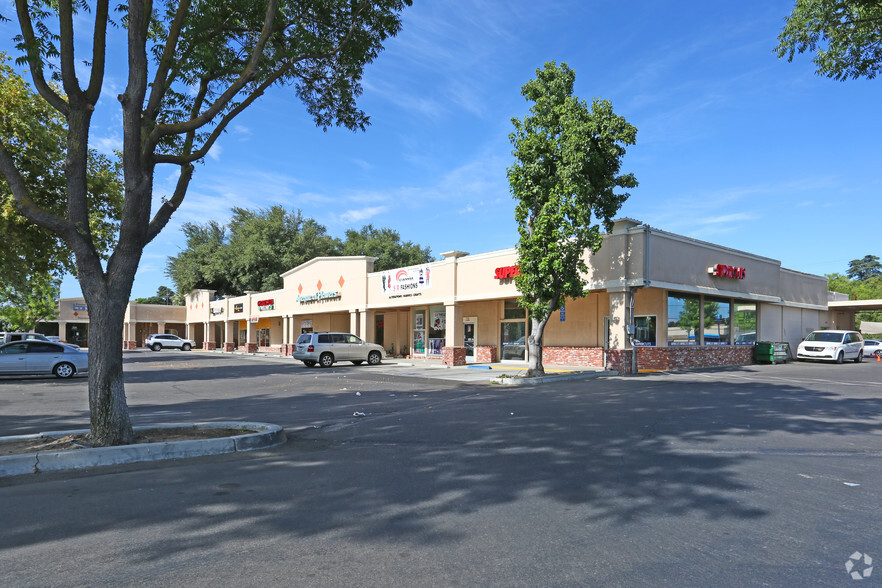 5542-5568 E Kings Canyon Ave, Fresno, CA for sale - Primary Photo - Image 1 of 1