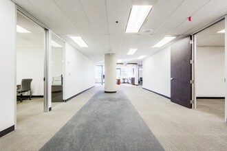 90 Sheppard Ave E, Toronto, ON à louer Photo intérieure- Image 2 de 7