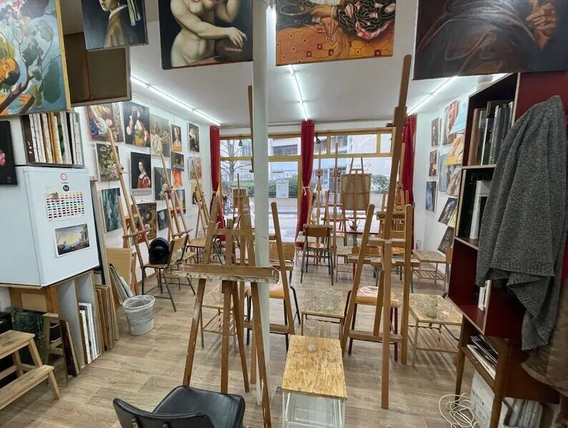 Retail in Paris for lease Interior Photo- Image 1 of 5