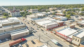 Plus de détails pour 203 N Main St, Weatherford, TX - Vente au détail à louer