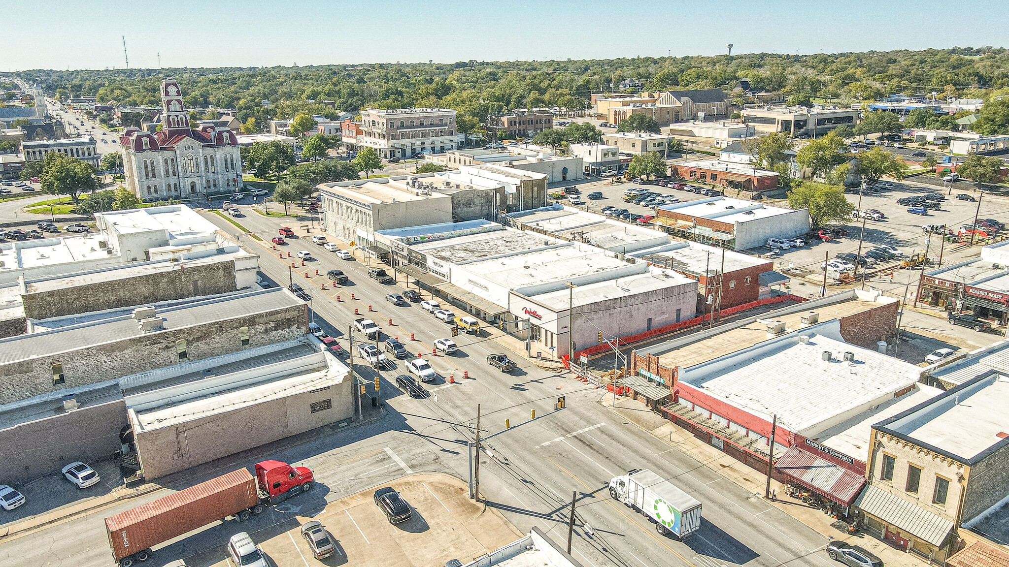 203 N Main St, Weatherford, TX à louer Photo du bâtiment- Image 1 de 10